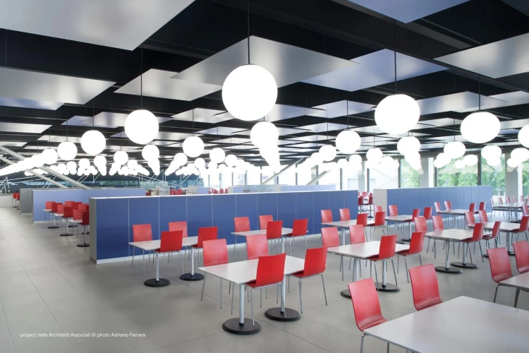 krzesło Kuadra, krzesło Pedrali, krzesło stalowe, krzesło z tworzywa, krzesło do jadalni, krzesło do kawiarni, krzesło do restauracji, nowoczesny design, włoski design