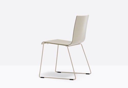 krzesło Kuadra, krzesło Pedrali, krzesło stalowe, krzesło z tworzywa, krzesło do jadalni, krzesło do kawiarni, krzesło do restauracji, nowoczesny design, włoski design