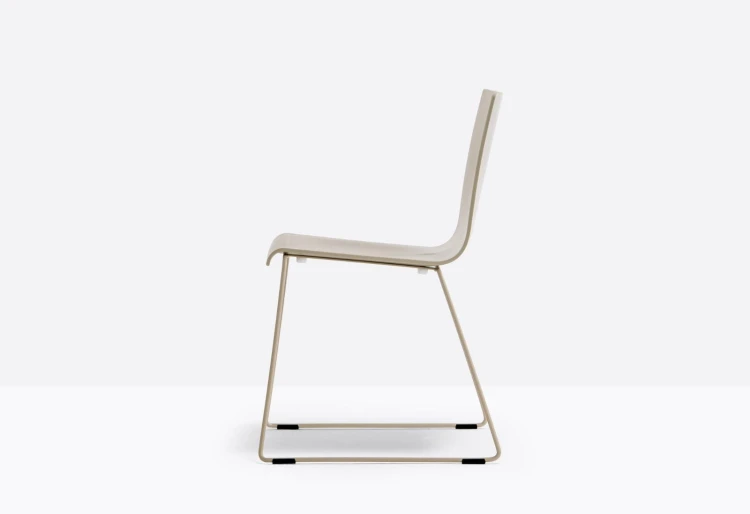 krzesło Kuadra, krzesło Pedrali, krzesło stalowe, krzesło z tworzywa, krzesło do jadalni, krzesło do kawiarni, krzesło do restauracji, nowoczesny design, włoski design