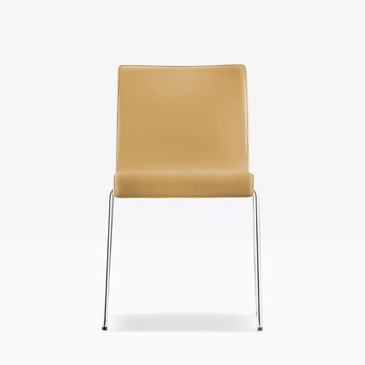 krzesło Kuadra, krzesło Pedrali, krzesło stalowe, krzesło tapicerowane, krzesło do jadalni, krzesło do kawiarni, krzesło do restauracji, nowoczesny design, włoski design