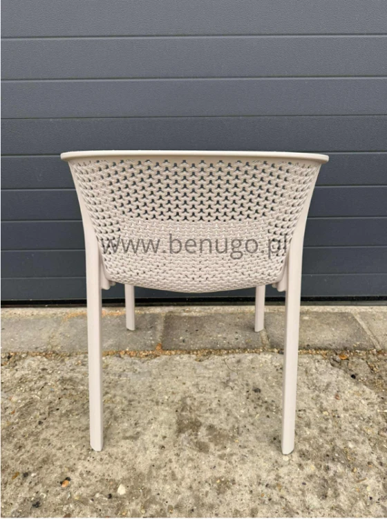 krzesło outdoor, nowoczesne krzesło, meble ogrodowe, odporność na warunki, perforowane oparcie, podłokietniki, ergonomia, komfort, styl industrialny, sztaplowanie, ogródek restauracyjny, balkon, trwałość, design