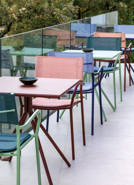 krzesło Vera, krzesło Vermobil, włoskie meble, outdoor furniture, krzesło outdoorowe, krzesło sztaplowane, krzesło tarasowe, krzesło metalowe, krzesło odporne na warunki atmosferyczne