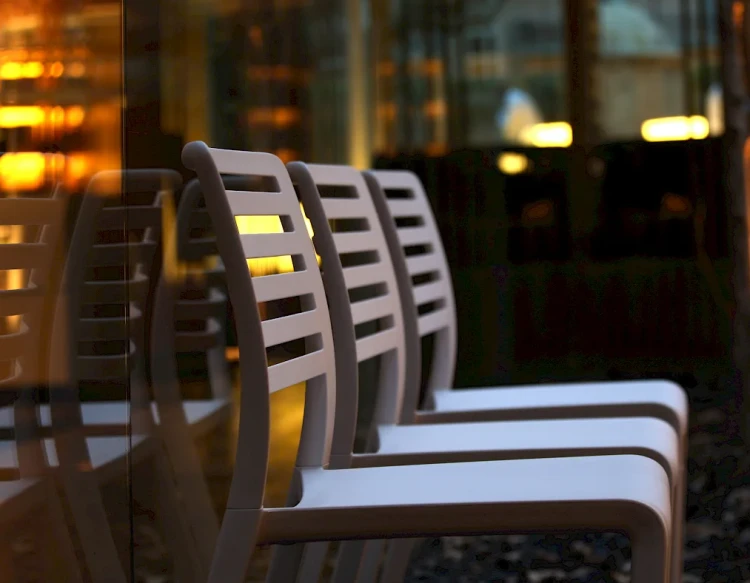 krzesło Fiona, krzesło Resol, krzesło z tworzywa, krzesło sztaplowane, krzesło outdoorowe, krzesło do restauracji, krzesło horeca