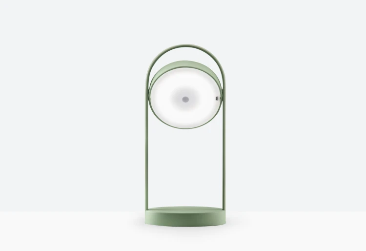 Lampa Giravolta, nowoczesny design, wysoka jakość prezentowanego produktu, meble renomowanej marki Pedrali, dostępnych kilka wersji kolorystycznych