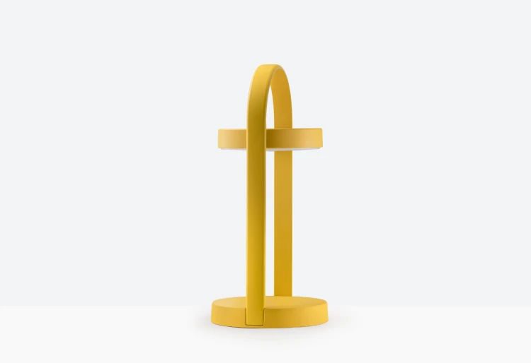 Lampa Giravolta, nowoczesny design, wysoka jakość prezentowanego produktu, meble renomowanej marki Pedrali, dostępnych kilka wersji kolorystycznych