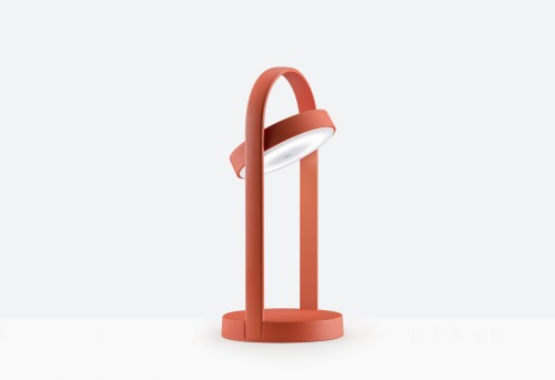 Lampa Giravolta, nowoczesny design, wysoka jakość prezentowanego produktu, meble renomowanej marki Pedrali, dostępnych kilka wersji kolorystycznych