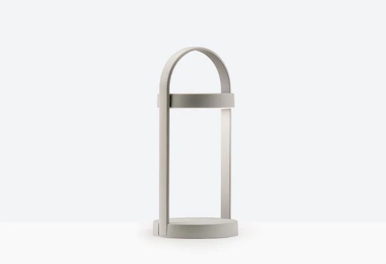 Lampa Giravolta, nowoczesny design, wysoka jakość prezentowanego produktu, meble renomowanej marki Pedrali, dostępnych kilka wersji kolorystycznych
