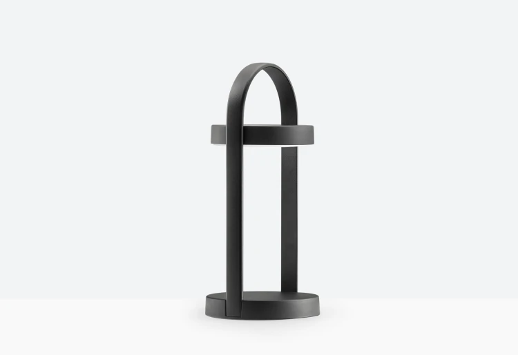 Lampa Giravolta, nowoczesny design, wysoka jakość prezentowanego produktu, meble renomowanej marki Pedrali, dostępnych kilka wersji kolorystycznych