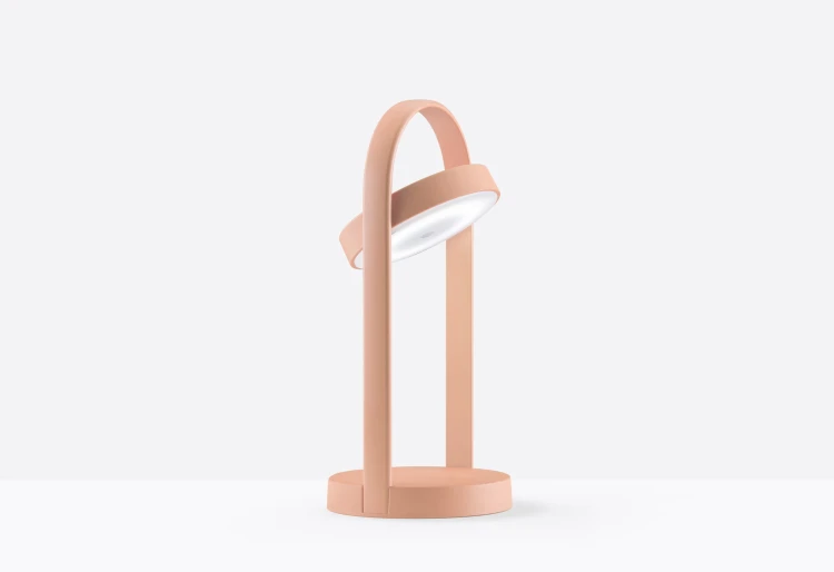 Lampa Giravolta, nowoczesny design, wysoka jakość prezentowanego produktu, meble renomowanej marki Pedrali, dostępnych kilka wersji kolorystycznych