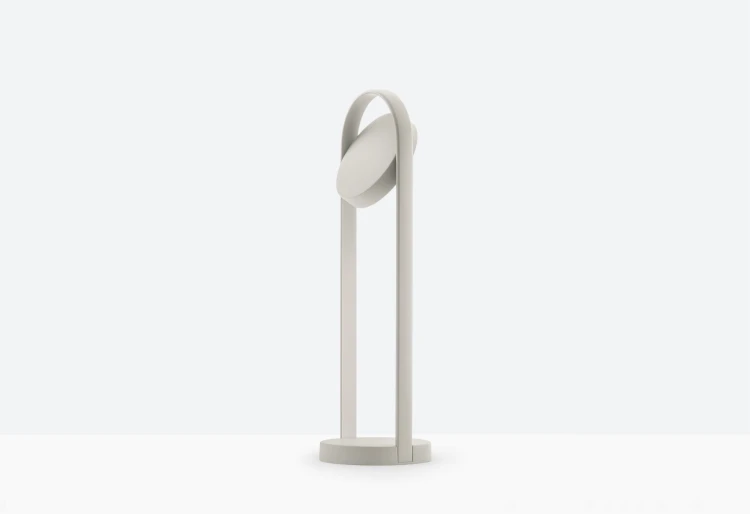 Lampa Giravolta, nowoczesny design, wysoka jakość prezentowanego produktu, meble renomowanej marki Pedrali, dostępnych kilka wersji kolorystycznych