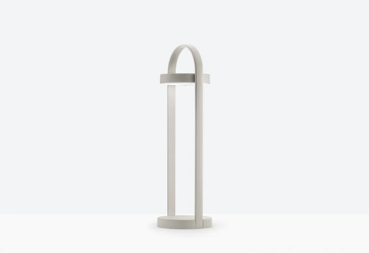 Lampa Giravolta, nowoczesny design, wysoka jakość prezentowanego produktu, meble renomowanej marki Pedrali, dostępnych kilka wersji kolorystycznych