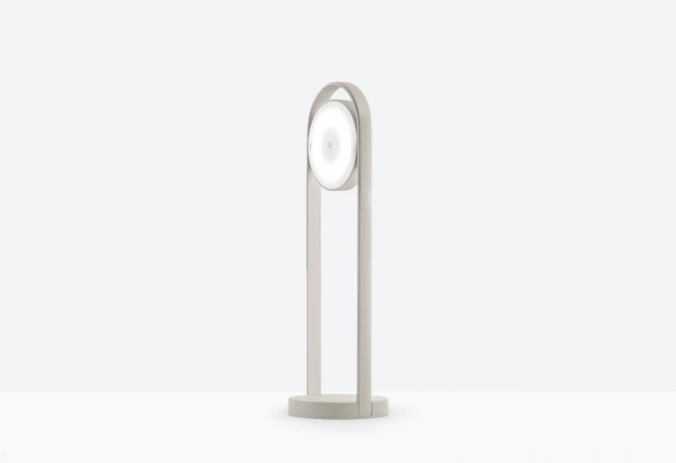 Lampa Giravolta, nowoczesny design, wysoka jakość prezentowanego produktu, meble renomowanej marki Pedrali, dostępnych kilka wersji kolorystycznych
