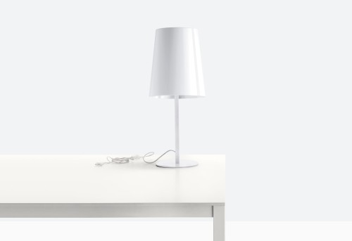 Lampa L001, wysoka jakość prezentowanego produktu, starannie dobrane surowce, nowoczesne rozwiązanie do każdego modernistycznego wnętrza