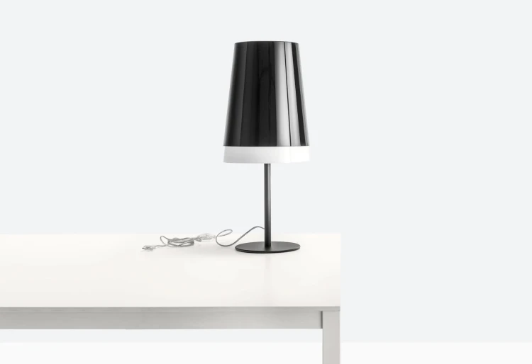 Lampa L001, wysoka jakość prezentowanego produktu, starannie dobrane surowce, nowoczesne rozwiązanie do każdego modernistycznego wnętrza