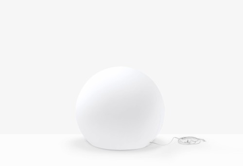 Lampa Happy Apple 331, wysoka jakość prezentowanego produktu, nowoczesny i modernistyczny kształt, biały kolor dodając niezwykłej elegancji